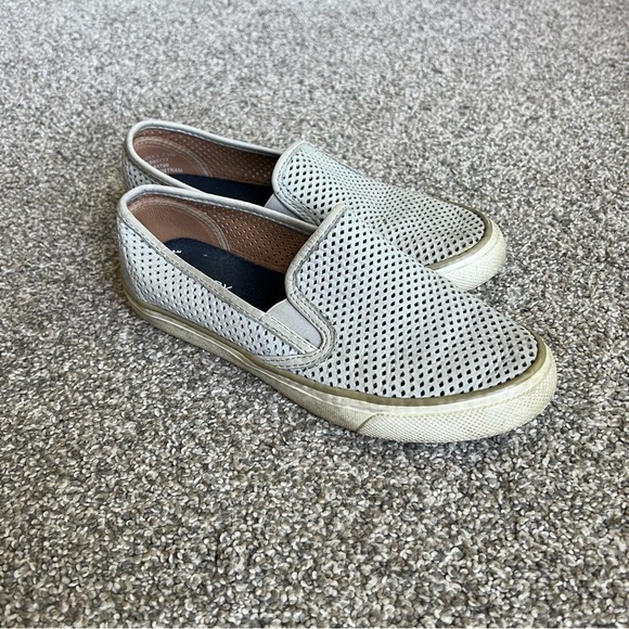 Sperry Women's Seaside Light Gray Perforated Slip-On Shoes, Size 7.5 - Picture 1 of 9